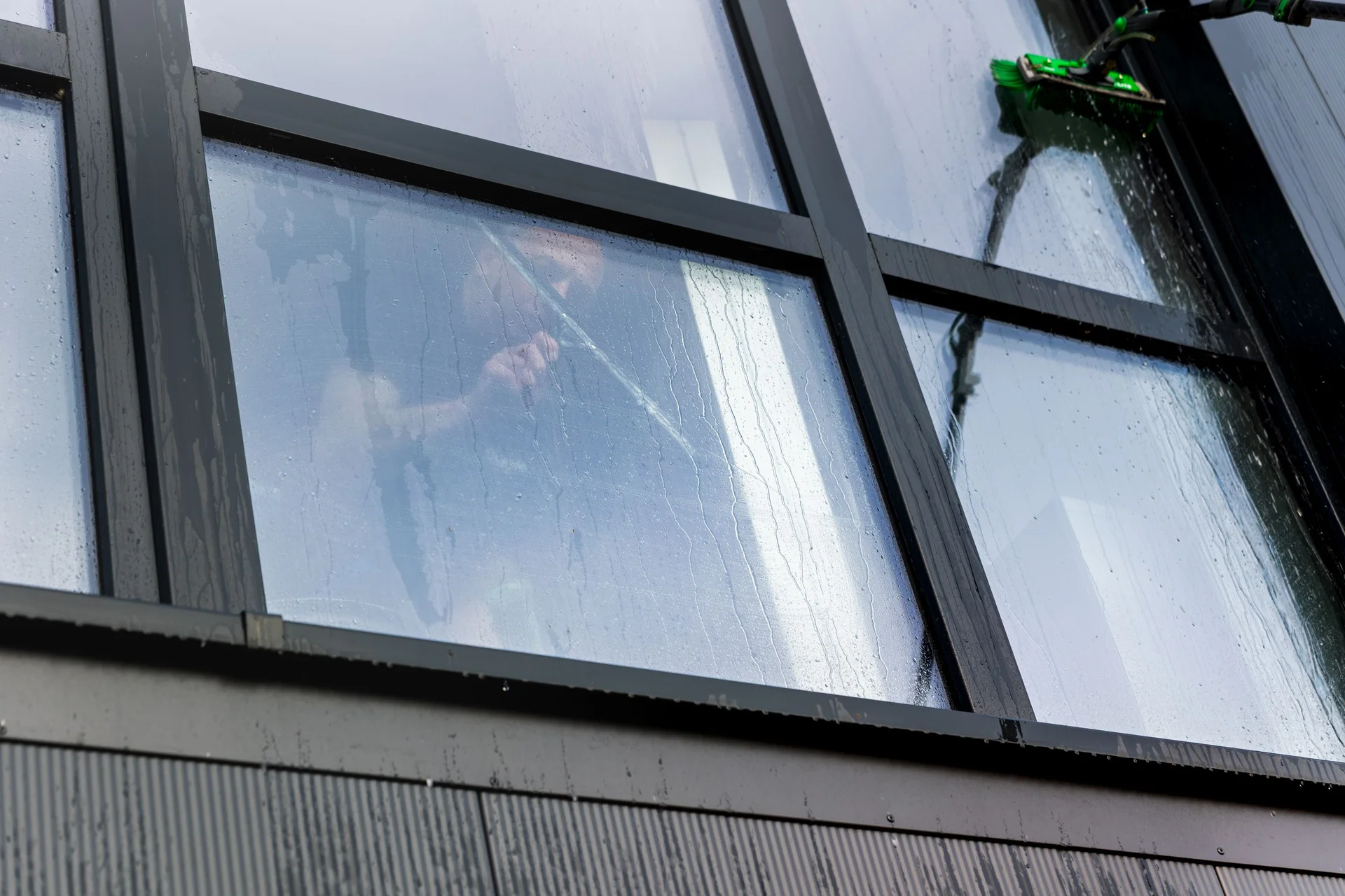 Streifenfreie Glasreinigung einer gewerblichen Immobilie Herne