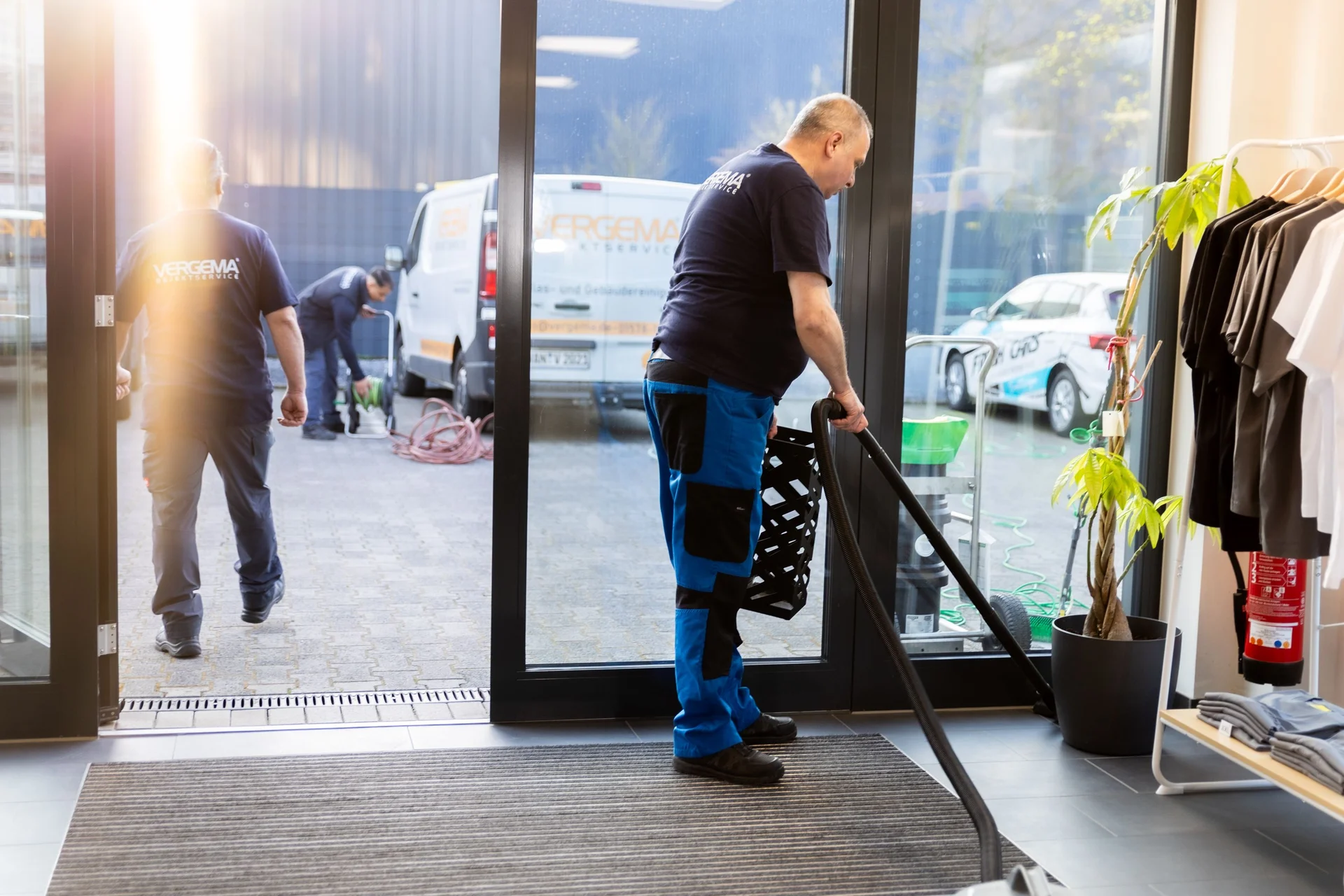 Professionelles Reinigungsteam im gewerblichen Einsatz Herne