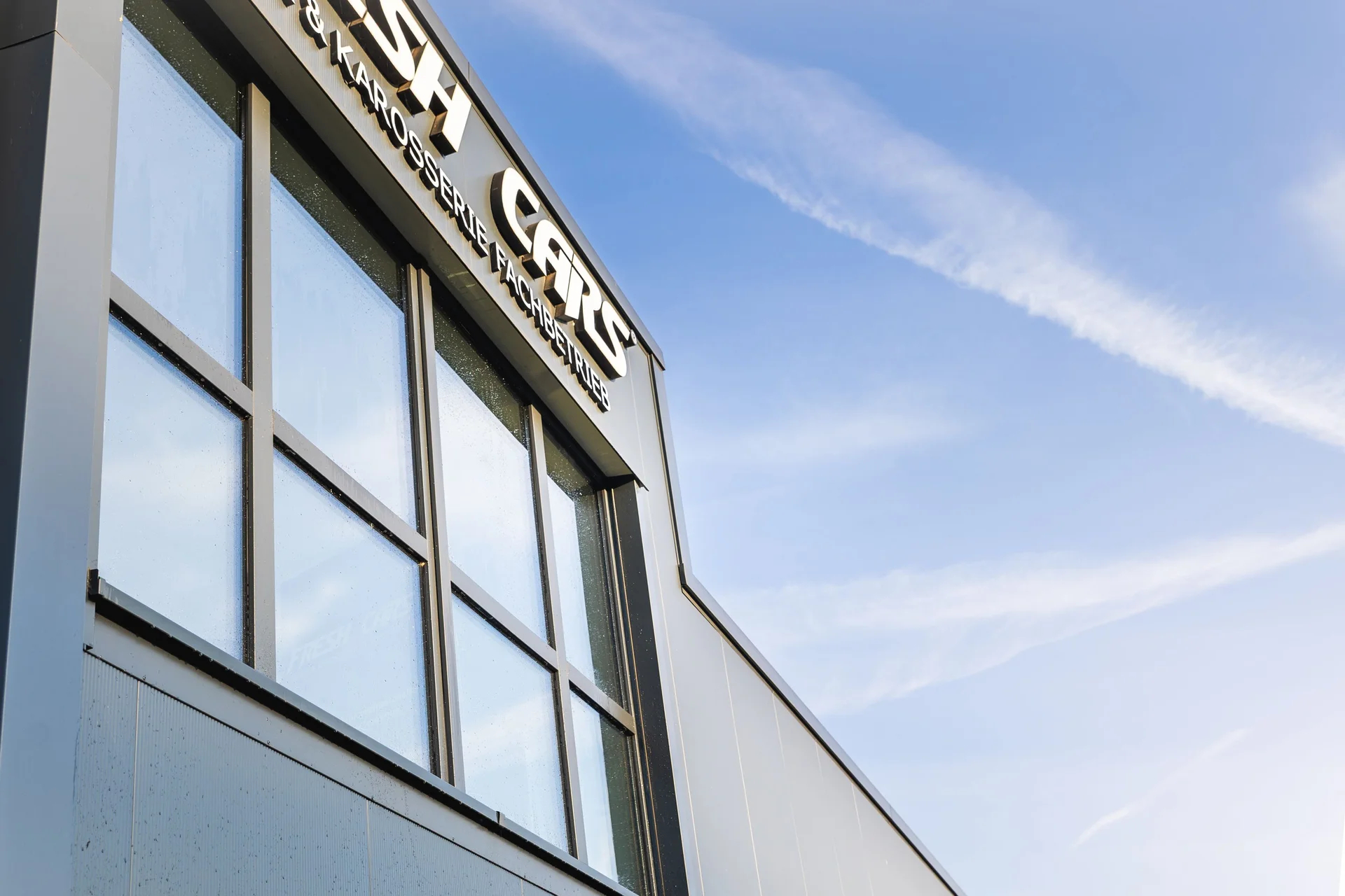 Fachgerechte Glasreinigung für gewerbliche Immobilien in Herne